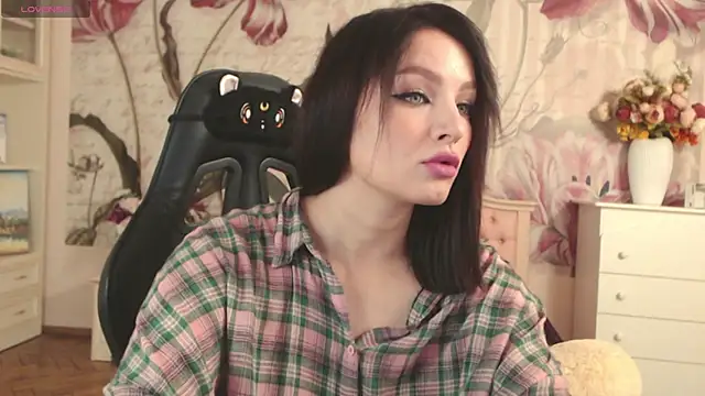 Snapshot of BritneyBarker chatting on 09/14/25, 09:03 BritneyBarker online show from 09/14/25, 09:03