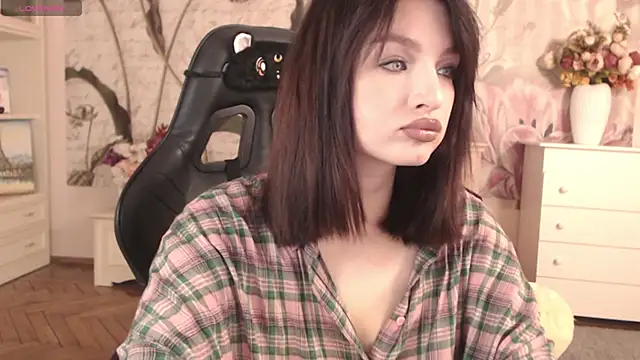 Snapshot of BritneyBarker chatting on 09/18/25, 03:41 BritneyBarker online show from 09/18/25, 03:41