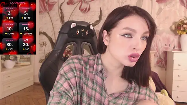 Snapshot of BritneyBarker chatting on 09/21/25, 04:03 BritneyBarker online show from 09/21/25, 04:03