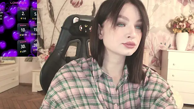 Snapshot of BritneyBarker chatting on 09/29/25, 01:22 BritneyBarker online show from 09/29/25, 01:22