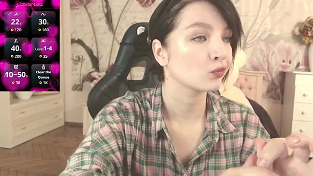 Snapshot of BritneyBarker chatting on 10/06/25, 02:31 BritneyBarker online show from 10/06/25, 02:31