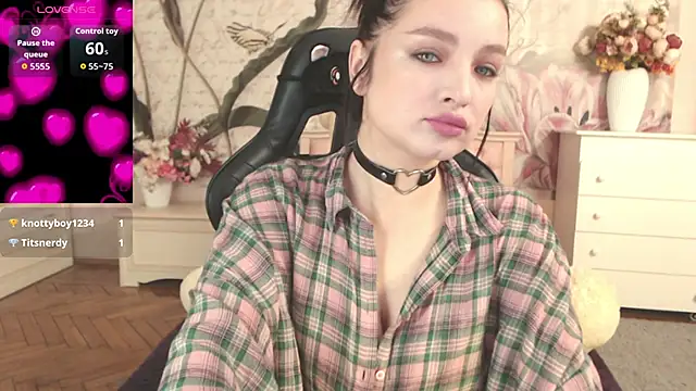 Snapshot of BritneyBarker chatting on 10/18/25, 04:04 BritneyBarker online show from 10/18/25, 04:04