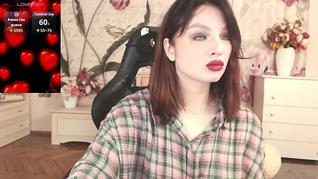 Snapshot of BritneyBarker chatting on 10/28/25, 03:10 BritneyBarker online show from 10/28/25, 03:10