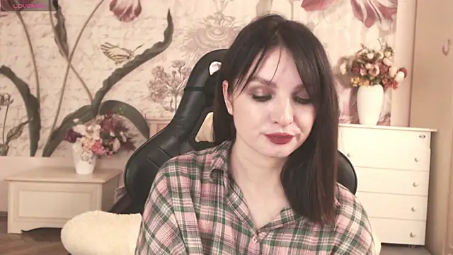 Snapshot of BritneyBarker chatting on 11/06/25, 09:10 BritneyBarker online show from 11/06/25, 09:10