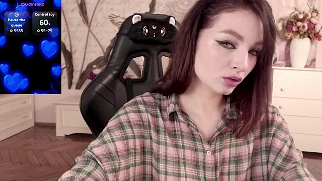 Snapshot of BritneyBarker chatting on 11/12/25, 09:58 BritneyBarker online show from 11/12/25, 09:58