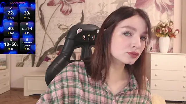 Snapshot of BritneyBarker chatting on 11/18/25, 02:17 BritneyBarker online show from 11/18/25, 02:17