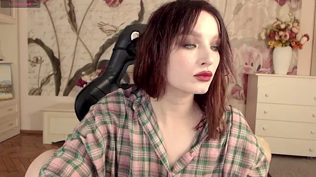 Snapshot of BritneyBarker chatting on 11/18/25, 07:29 BritneyBarker online show from 11/18/25, 07:29