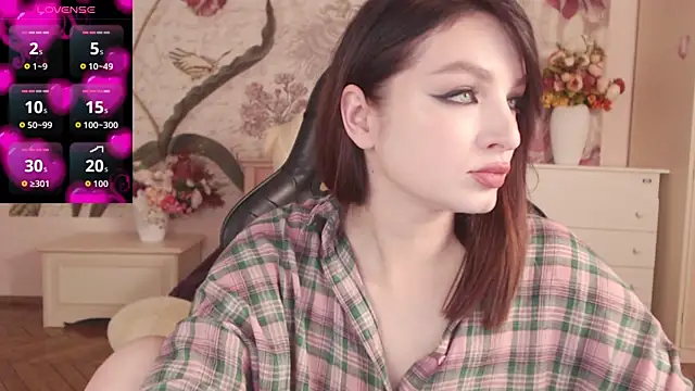 Snapshot of BritneyBarker chatting on 11/21/25, 09:24 BritneyBarker online show from 11/21/25, 09:24