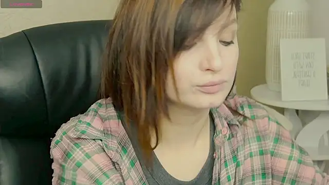 Snapshot of BritneyBarker chatting on 11/22/25, 09:30 BritneyBarker online show from 11/22/25, 09:30