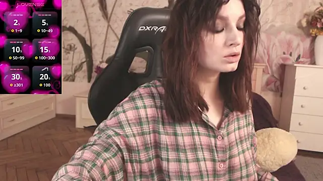 Snapshot of BritneyBarker chatting on 11/29/25, 02:36 BritneyBarker online show from 11/29/25, 02:36