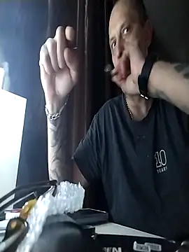 MaxDevilWhite online show from 11/24/25, 07:57