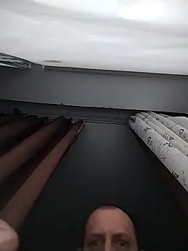 MaxDevilWhite online show from 12/18/25, 09:37