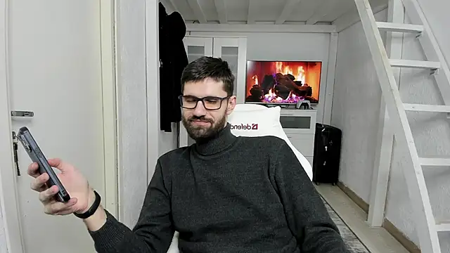 Snapshot of DavidNaidis chatting on 01/29/25, 10:48 DavidNaidis online show from 01/29/25, 10:48