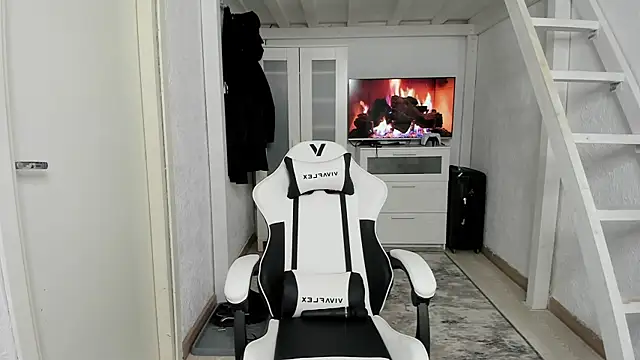 Snapshot of DavidNaidis chatting on 01/31/25, 03:33 DavidNaidis online show from 01/31/25, 03:33