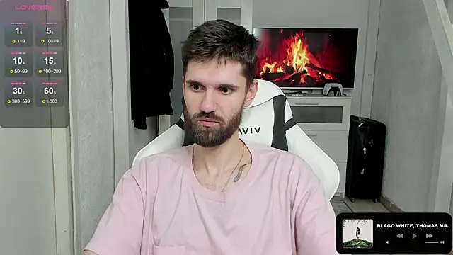 Snapshot of DavidNaidis chatting on 02/05/25, 12:31 DavidNaidis online show from 02/05/25, 12:31