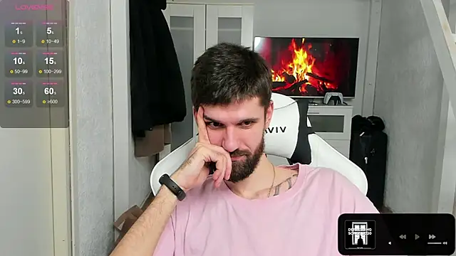 Snapshot of DavidNaidis chatting on 02/07/25, 12:42 DavidNaidis online show from 02/07/25, 12:42