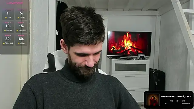 Snapshot of DavidNaidis chatting on 02/08/25, 02:15 DavidNaidis online show from 02/08/25, 02:15