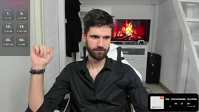 Snapshot of DavidNaidis chatting on 02/11/25, 01:41 DavidNaidis online show from 02/11/25, 01:41