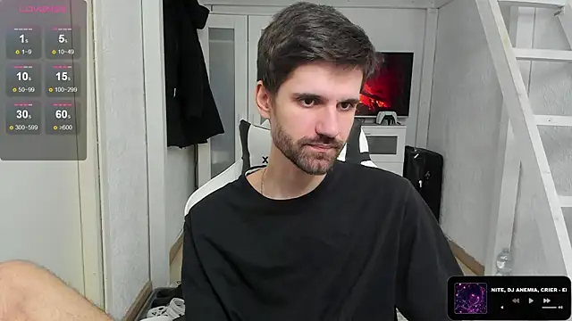 Snapshot of DavidNaidis chatting on 03/01/25, 11:37 DavidNaidis online show from 03/01/25, 11:37