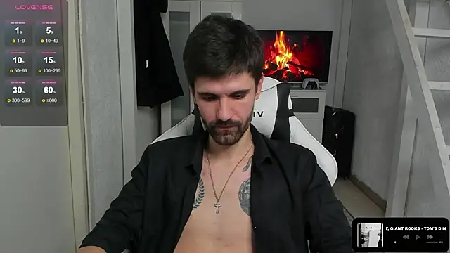 Snapshot of DavidNaidis chatting on 03/02/25, 05:44 DavidNaidis online show from 03/02/25, 05:44