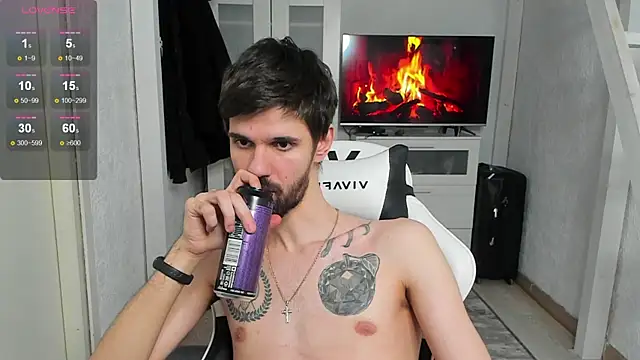 Snapshot of DavidNaidis chatting on 03/20/25, 09:56 DavidNaidis online show from 03/20/25, 09:56