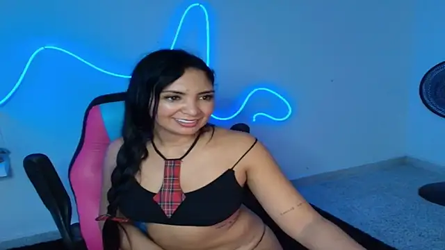 gisell363472 online show from 11/18/25, 12:27