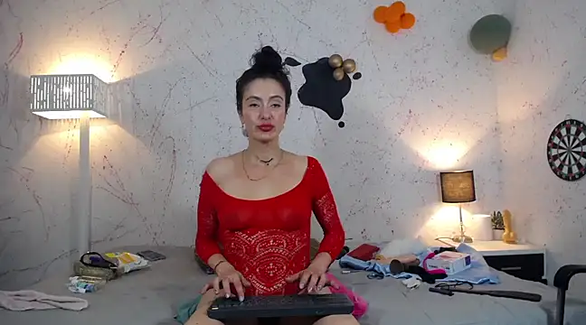 queen violet  online show from 02/02/25, 06:48