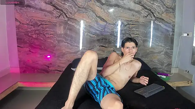 Snapshot of Martshall09 chatting on 01/28/25, 07:53 Martshall09 online show from 01/28/25, 07:53