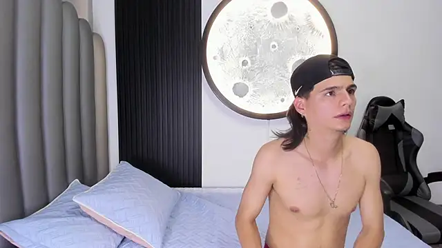 Snapshot of Martshall09 chatting on 10/15/25, 08:53 Martshall09 online show from 10/15/25, 08:53