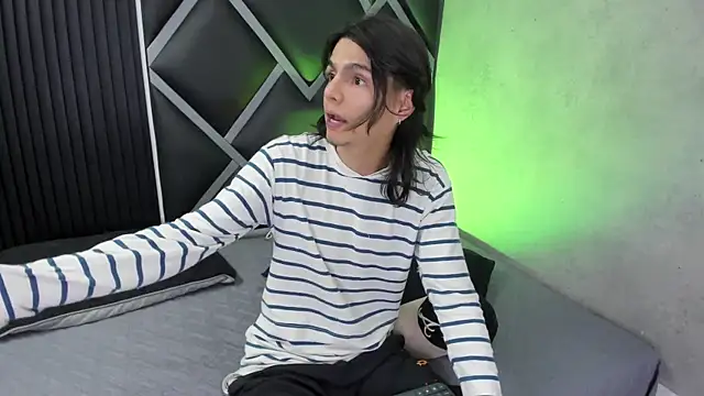 Snapshot of Martshall09 chatting on 10/28/25, 09:50 Martshall09 online show from 10/28/25, 09:50