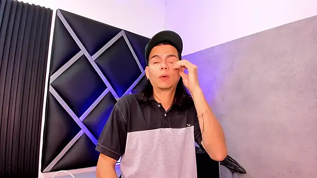 Snapshot of Martshall09 chatting on 11/05/25, 09:48 Martshall09 online show from 11/05/25, 09:48