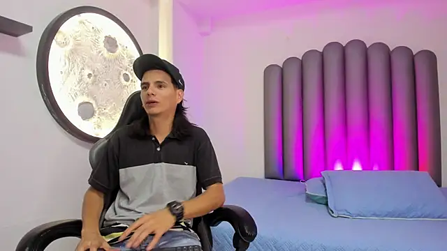 Snapshot of Martshall09 chatting on 11/08/25, 08:07 Martshall09 online show from 11/08/25, 08:07