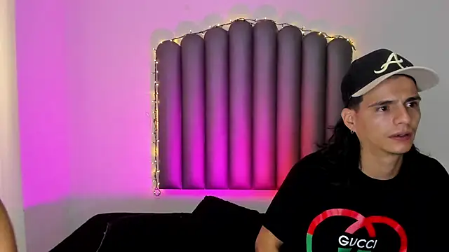 Snapshot of Martshall09 chatting on 11/11/25, 11:27 Martshall09 online show from 11/11/25, 11:27