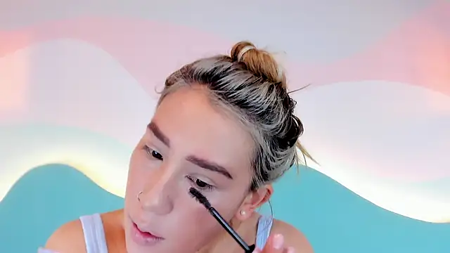 Snapshot of Lannajansen chatting on 11/12/25, 02:17 Lannajansen online show from 11/12/25, 02:17