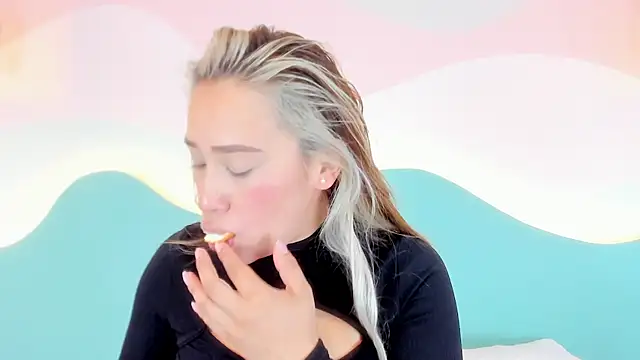 Snapshot of Lannajansen chatting on 11/15/25, 03:19 Lannajansen online show from 11/15/25, 03:19