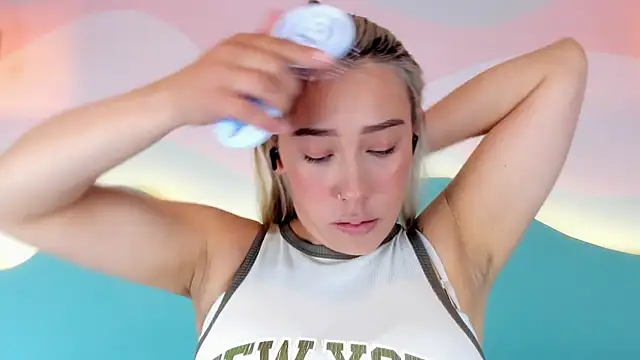 Snapshot of Lannajansen chatting on 11/21/25, 02:16 Lannajansen online show from 11/21/25, 02:16