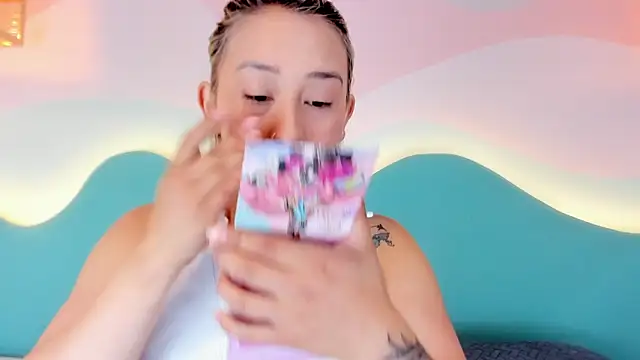 Snapshot of Lannajansen chatting on 11/24/25, 01:11 Lannajansen online show from 11/24/25, 01:11