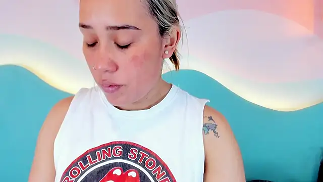 Snapshot of Lannajansen chatting on 11/25/25, 01:44 Lannajansen online show from 11/25/25, 01:44