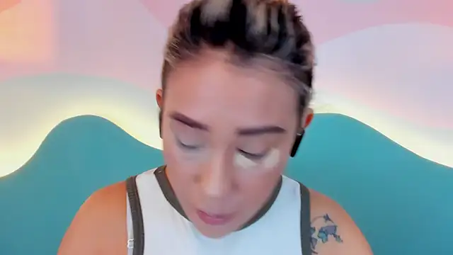 Lannajansen online show from 12/19/25, 01:40