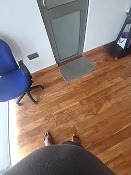 Snapshot of SlPussylick chatting on 11/10/25, 08:35 SlPussylick online show from 11/10/25, 08:35