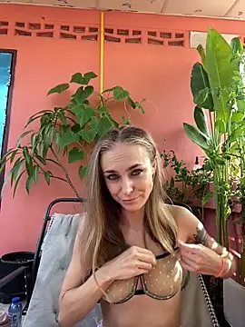 White Lu online show from 04/18/26, 02:04