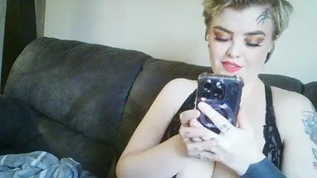 Snapshot of bisexmillenials chatting on 12/22/25, 06:38 bisexmillenials online show from 12/22/25, 06:38