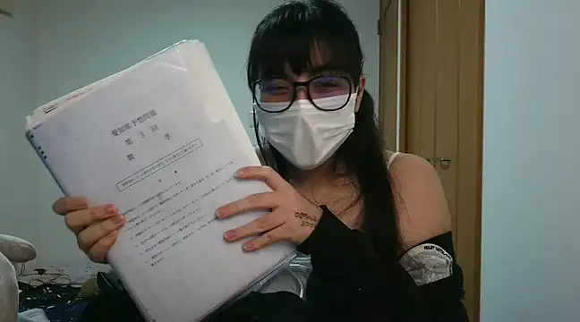 Snapshot of Sisi_cute chatting on 02/04/25, 08:24 Sisi cute online show from 02/04/25, 08:24