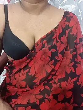 Snapshot of Vedha_Vedhika chatting on 10/28/25, 11:36 Vedha Vedhika online show from 10/28/25, 11:36