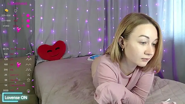 DaddysSluttyGirl2001 online show from 04/23/26, 12:29