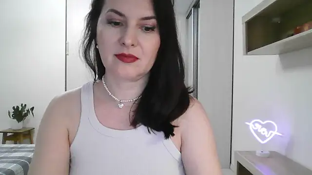 Victoria Glam online show from 02/04/25, 07:55