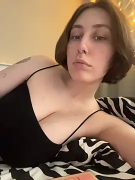 Snapshot of Molli_Luv chatting on 06/14/26, 02:52 Molli Luv online show from 06/14/26, 02:52
