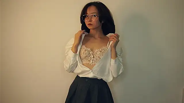 VeronaCritchlow online show from 02/17/25, 01:21