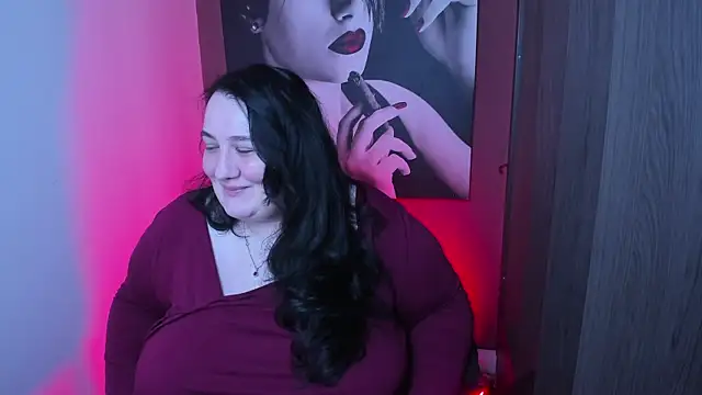 Snapshot of QueenOfHaze chatting on 12/15/25, 08:29 QueenOfHaze online show from 12/15/25, 08:29