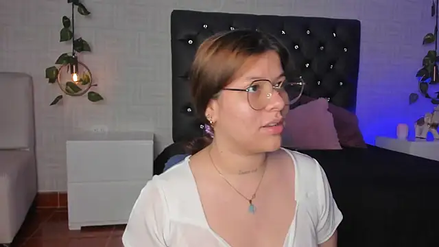 Hannah Jonhson online show from 01/25/25, 01:08